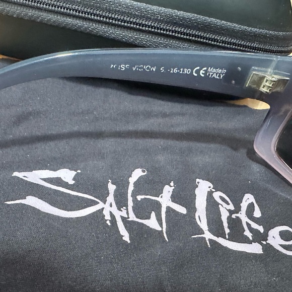 Salt Life BalHarbour woman’s Polarized Black and Purple Sunglasses with Case - Picture 5 of 5